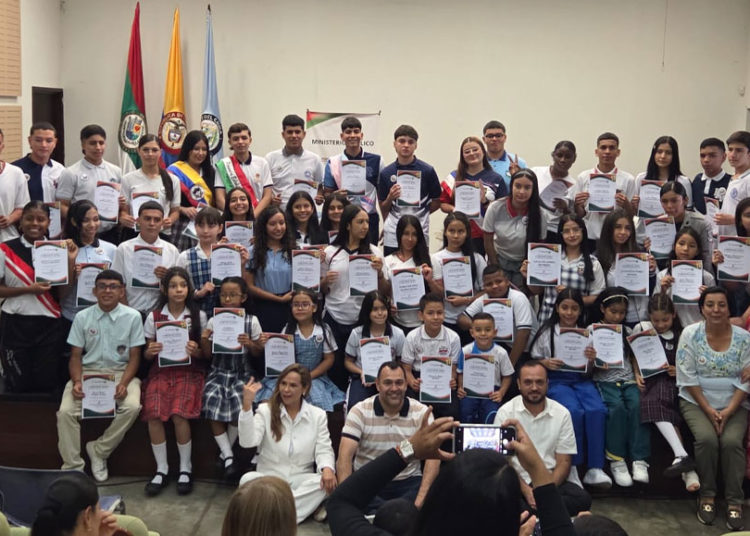 Personeros estudiantiles de Tuluá recibieron certificación en acto oficial