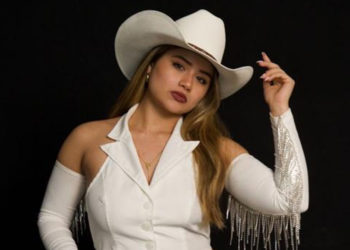 Valerie, “La Voz del Despecho”, conquista corazones con su éxito “Padre y Madre”