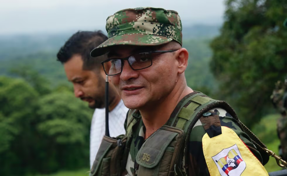 Petro denuncia presunta corrupción que favorecería a ‘Iván Mordisco’