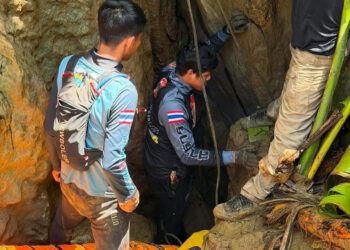 Contra reloj: dramático rescate en cueva inundada mantiene en vilo a Laos