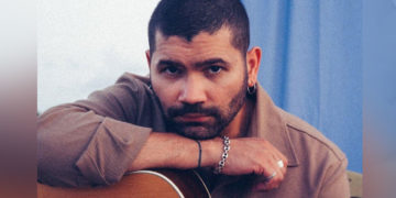 Juan Cosme lleva el español al universo de Bruno Mars con “Lo Arriesgo Todo”