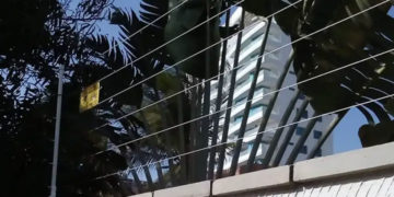 Presunto ladrón muere electrocutado al intentar ingresar a supermercado en Medellín