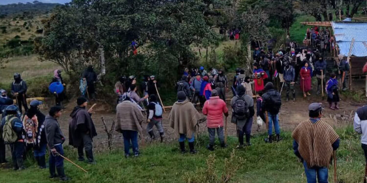 Seis muertos y 60 heridos dejan violentos enfrentamientos indígenas en Cauca