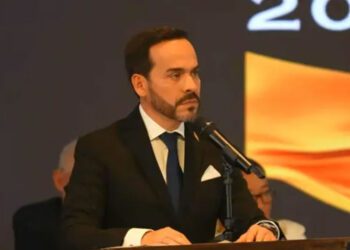 Con credencial en mano, De La Espriella anuncia mano dura contra grupos armados