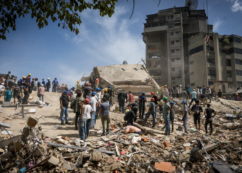 Asciende a 920 la cifra de muertos por los terremotos en Venezuela