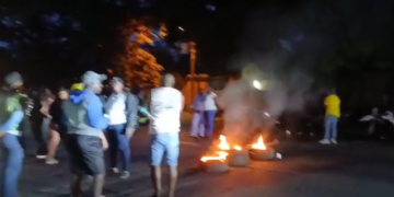 Desde la madrugada, manifestantes mantienen cierres indefinidos en varias vías del Valle