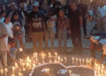 Entre velas y oraciones, La Paila despidió a los jóvenes que murieron en el trágico accidente