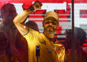 Justicia revoca medida y habilita a De la Espriella para usar la camiseta de la Tricolor en campaña