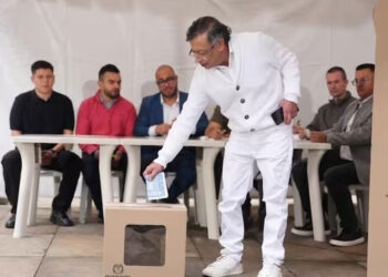 MOE advierte que Petro no puede ponerse al frente de una campaña presidencial