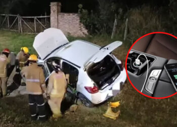Murió mujer tras explotar un celular que cargaba dentro de un carro