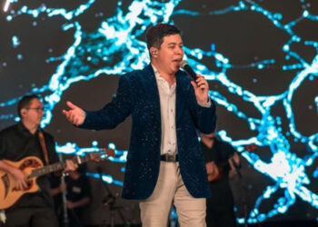 Santiago Castrillón, la nueva voz bohemia que emerge desde el corazón del Valle del Cauca