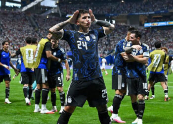 Argentina hace otro milagro: remontó a Inglaterra y va por el bicampeonato del mundo