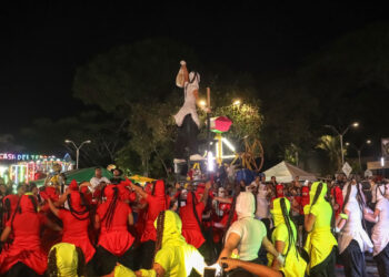 Bala perdida deja gravemente herida a una menor durante desfile de comparsas en la Feria de Buga