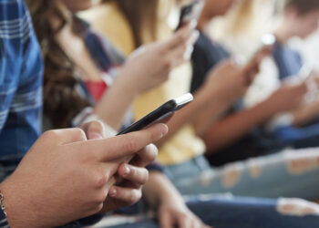 Colombia estudia prohibir el acceso de menores de 16 años a las redes sociales