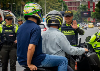 Buga restringirá parrillero hombre en motos