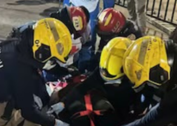 Mujer con discapacidad visual fue rescatada de una alcantarilla