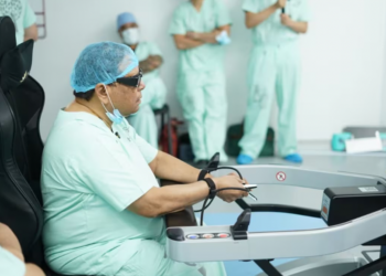 Un robot llevo las manos de cirujano desde Colombia hasta India