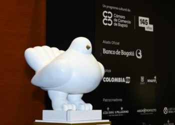 A días del cambio de gobierno, retiran la Paloma de la Paz de Botero