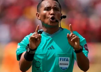 ¿Quién es Iván Barton? El árbitro del Colombia vs. Suiza que ha estado en el ojo de la polémica
