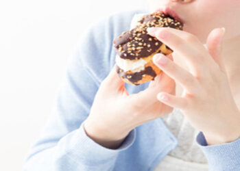 ¿Por qué buscamos dulce cuando estamos tristes? Psiquiatra revela la sorprendente razón