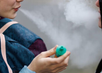 Vapeadores podrían quedar prohibidos en colegios de Cali