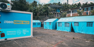Carpas con aire acondicionado se convierten en aulas tras el terremoto