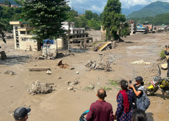 Tragedia en Nepal crece: 353 muertos y más de 1.300 desaparecidos