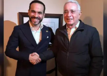 Uribe llegó a Cali y llamó a una oposición “con argumentos”