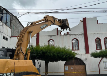 Demuelen torre de la Iglesia de Aguaclara tras daños del terremoto