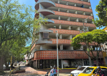 Cali cierra importante vía por riesgo de colapso de edificio
