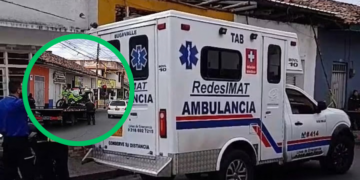 Ambulancia que trasladaba a herido chocó con patrulla en Buga