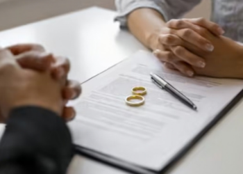 Vivir juntos no basta para reclamar los negocios de la pareja: esto dijo la Corte