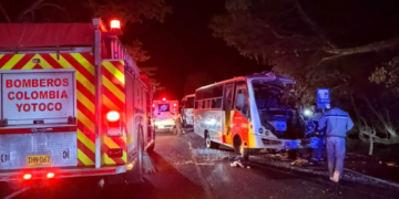 Dos microbuses chocaron de frente y dejaron varios heridos