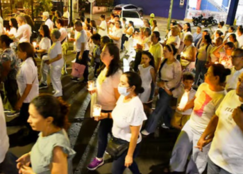 Así fue la noche de velas y memoria por las víctimas del terremoto en Cali