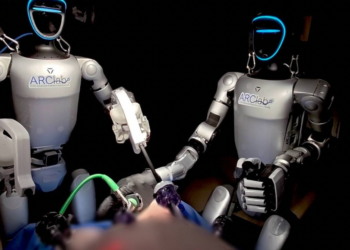 Por primera vez, robots humanoides realizan una cirugía en un cerdo vivo