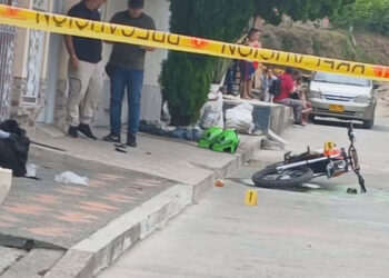 Esposos perdieron la vida tras un ataque armado; homicidas robaron su moto