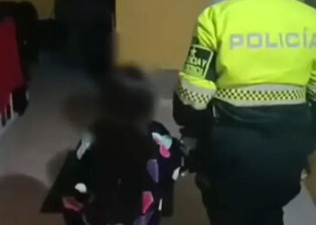Menor de 5 años fue encontrada sola en una calle de Bogotá