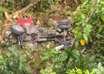 Una maniobra habría terminado con vehículo de carga en un abismo