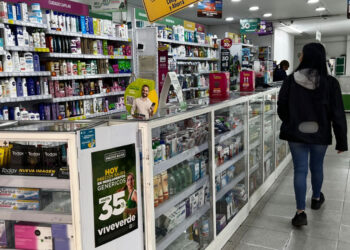Vuelve la regla de los 75 metros entre droguerías en Colombia