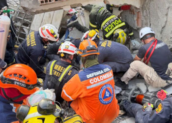 Así fue el rescate de las dos personas atrapadas tras colapso en Pereira