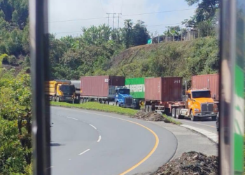 Caída de material por las lluvias genera controles de tránsito en vías del Valle