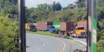 Caída de material por las lluvias genera controles de tránsito en vías del Valle